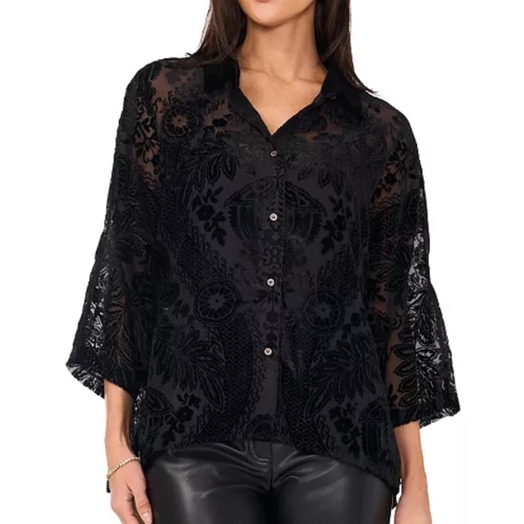 Vince Camuto
Women's Burnout Velvet Drop-Shoulder Button-Front Top - Picture 1 of 4